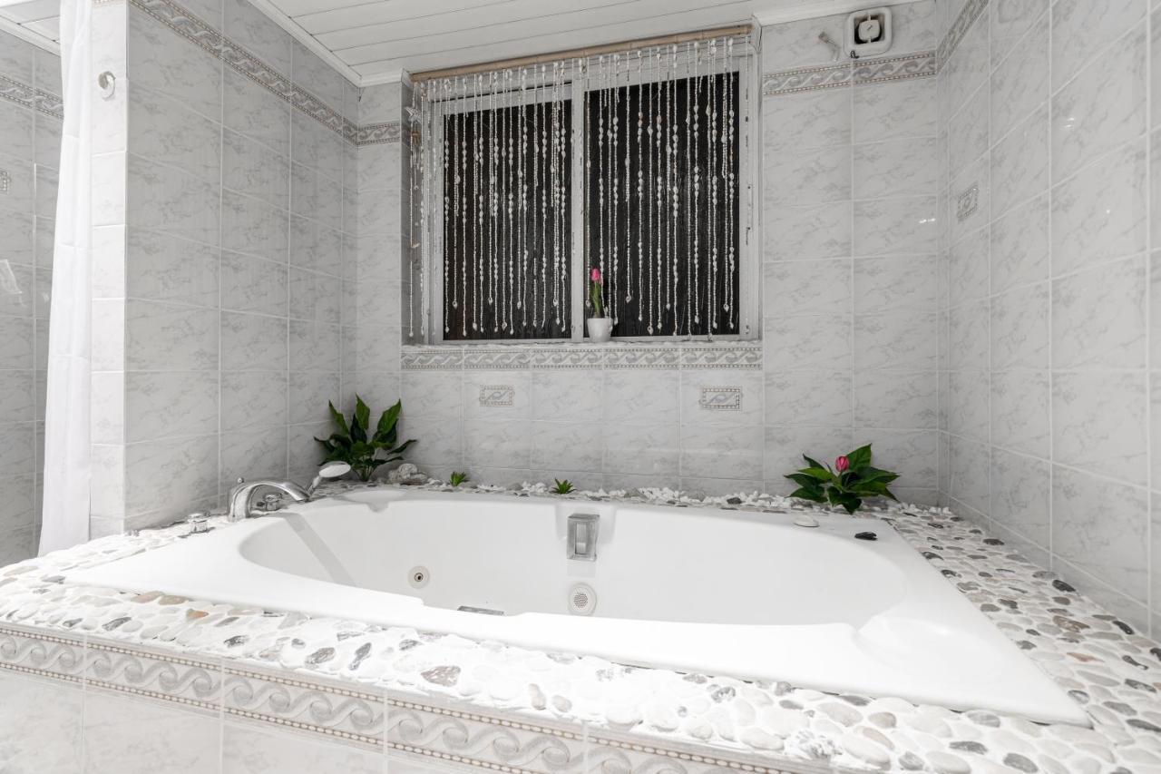Kato Yerakarion Galadriel Villa With Private Pool & Jacuzzi מראה חיצוני תמונה