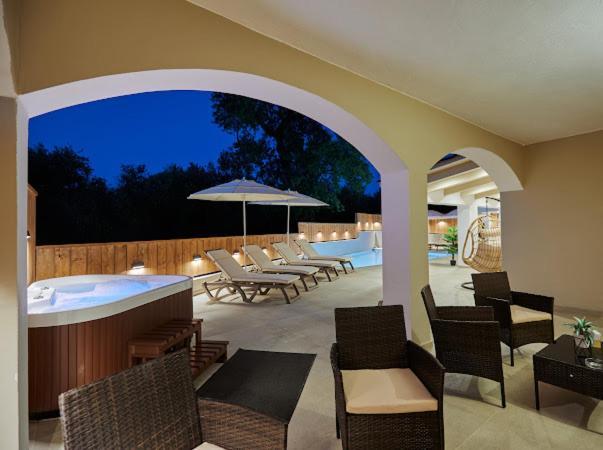 Kato Yerakarion Galadriel Villa With Private Pool & Jacuzzi מראה חיצוני תמונה