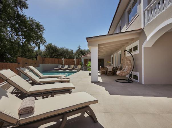 Kato Yerakarion Galadriel Villa With Private Pool & Jacuzzi מראה חיצוני תמונה
