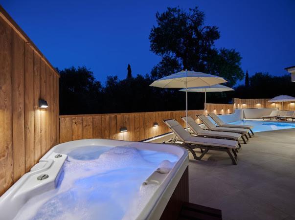 Kato Yerakarion Galadriel Villa With Private Pool & Jacuzzi מראה חיצוני תמונה