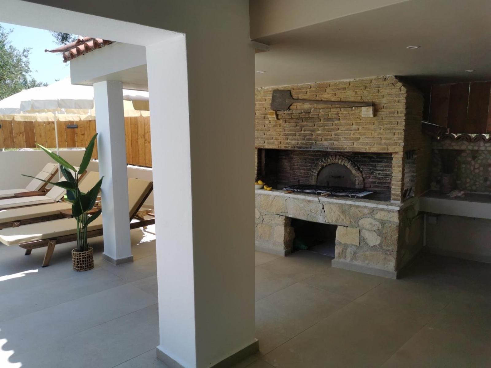 Kato Yerakarion Galadriel Villa With Private Pool & Jacuzzi מראה חיצוני תמונה