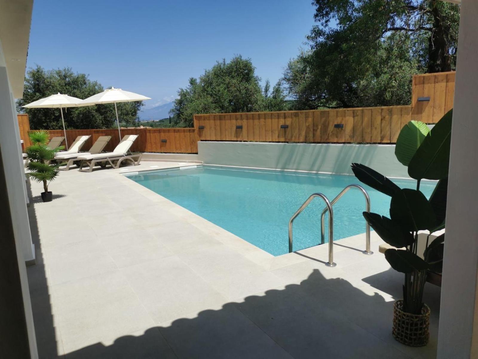 Kato Yerakarion Galadriel Villa With Private Pool & Jacuzzi מראה חיצוני תמונה